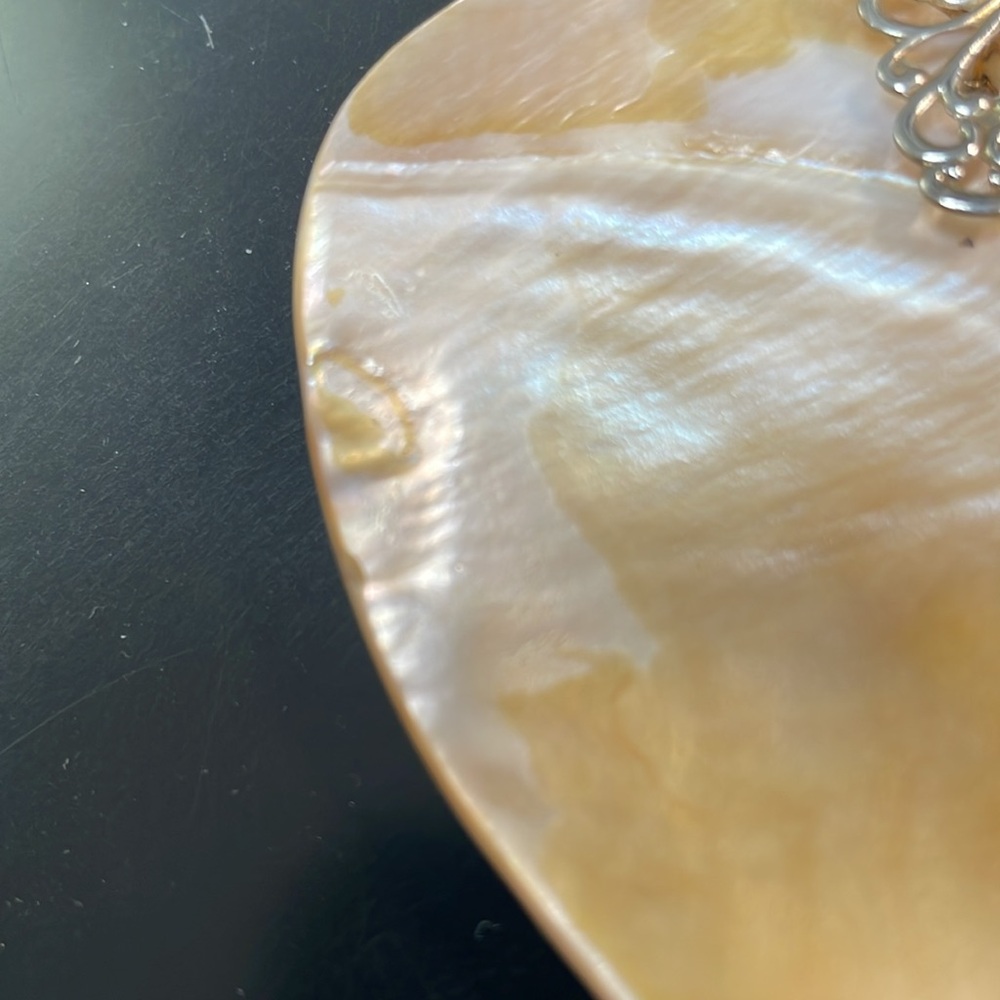 Mother‎ of pearl heart drop pendant approx 3” x 3” - Picture 4 of 8